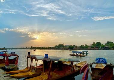 Green Paradise Houseboat - Centrally Heated