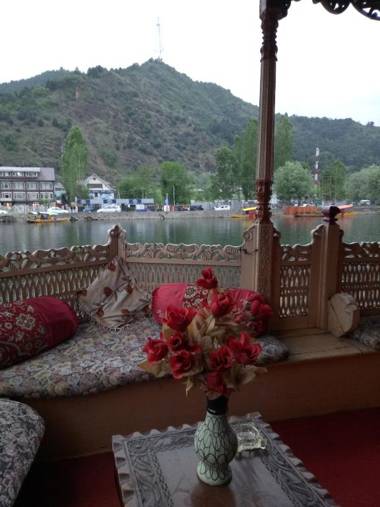 House Boat New Pala Palace