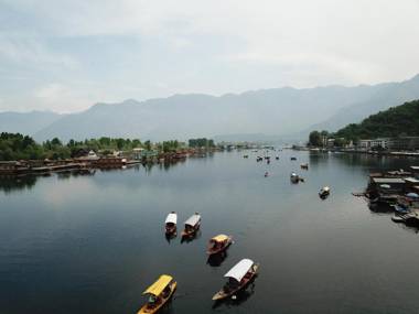 Lake Palace Group Of House Boats