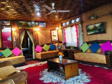 New Sea Palace Houseboats