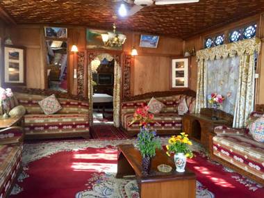 New Sea Palace Houseboats