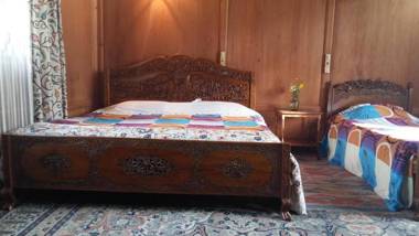 Jacqueline houseboat