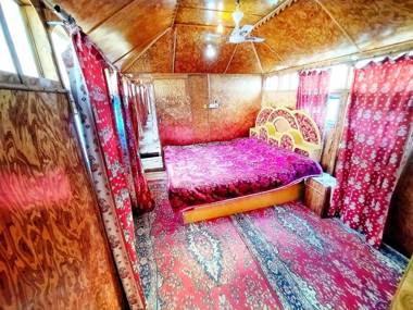 Rah Group of Houseboats Dal Lake