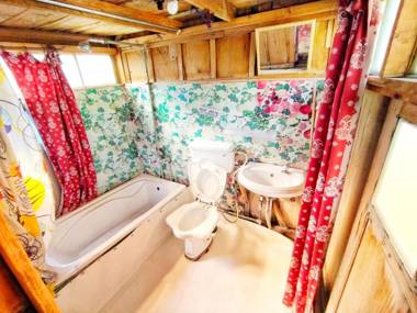 Rah Group of Houseboats Dal Lake