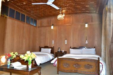 Nazneen Group Of Houseboats