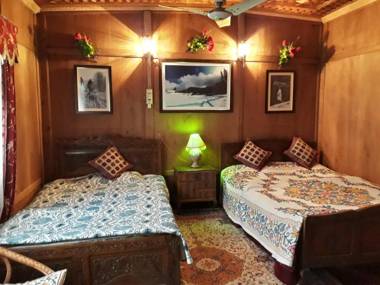 Geneva Group Of House Boats