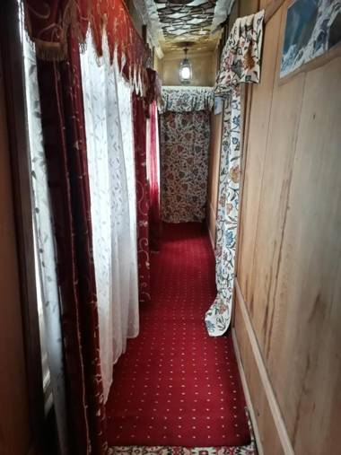 Geneva Group Of House Boats