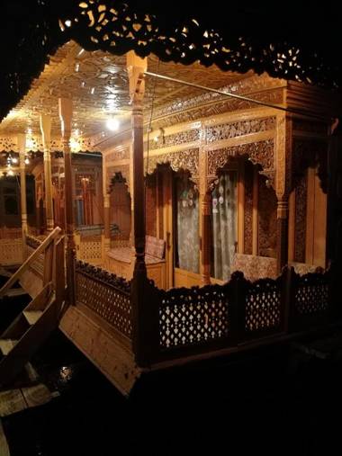 House Boat Hardy Palace