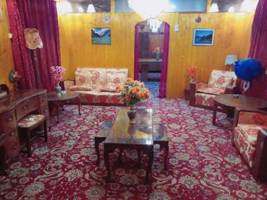 DULCE DOMUM GROUP OF HOUSEBOATS