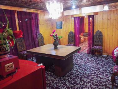 DULCE DOMUM GROUP OF HOUSEBOATS