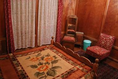 Houseboat Young Manhattan