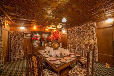 Swan Heritage Houseboats