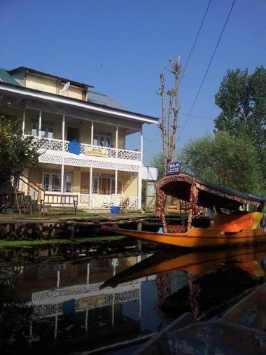 Hotel Chachoo Palace