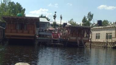 Houseboat New Jahangir And Morning Car