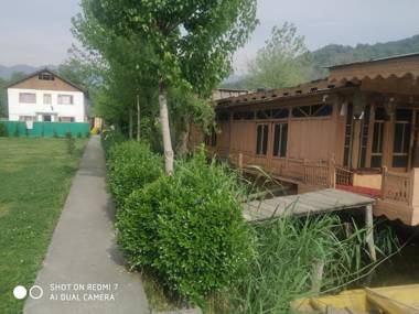 G Palace Group of Houseboats