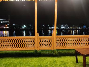 Houseboat Young Balmoral Castle