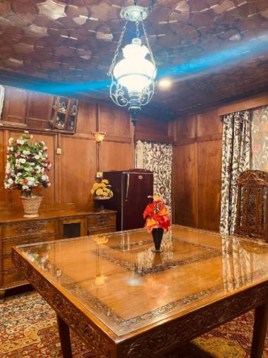 Houseboat London House