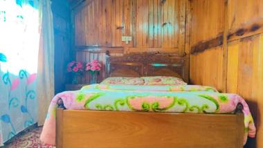 Houseboat young wild Rose