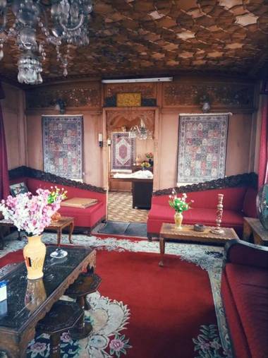 Himalayan Heritage group of houseboats