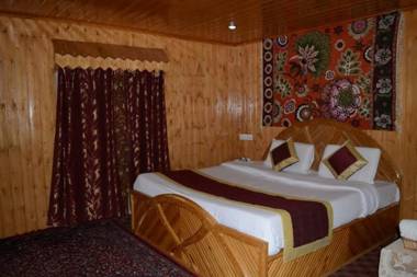 Himalayan Heritage group of houseboats