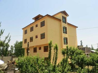 OYO 90740 Hotel Graceland