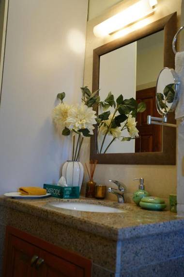 The Manor Luxury Service Apartments