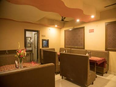 Capital O 4381 Hotel Parashar