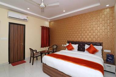 Collection O 13233 Grand Inn