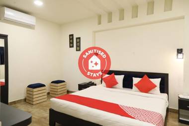 OYO 28069 Hotel Leo Star