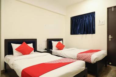 OYO 28069 Hotel Leo Star