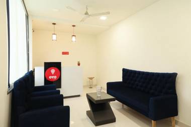 OYO 28069 Hotel Leo Star