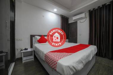 OYO 40205 Silver Apartments