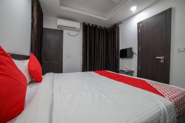 OYO 40205 Silver Apartments