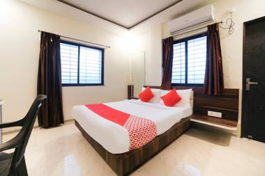 OYO Flagship 46080 Hotel Club Metro