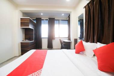 OYO Flagship 46080 Hotel Club Metro