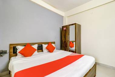 OYO 75739 The Crown Inn