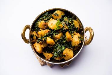 OYO 75739 The Crown Inn