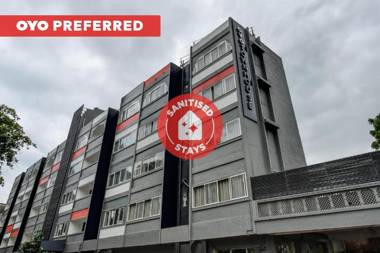 OYO Townhouse 592 Century Hotel