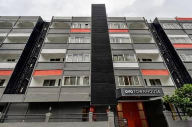 OYO Townhouse 592 Century Hotel