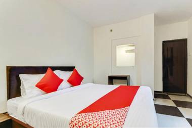 OYO 79904 Flagship Hotel Orient Classic