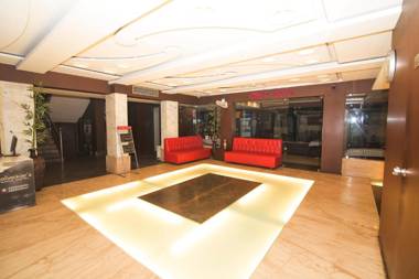 Octave Loharkar Family Hotel