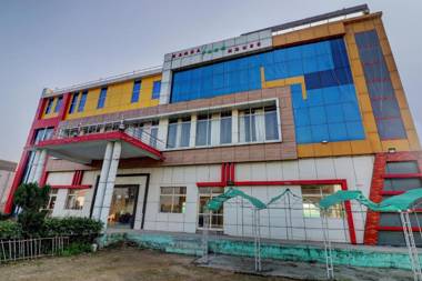 Capital O 78178 Kanha Resort