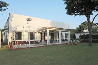 OYO Flagship 83441 Surprise Farm House