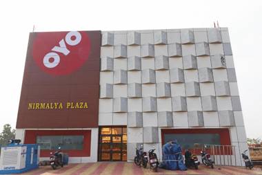 OYO 28645 Nirmalya Plaza