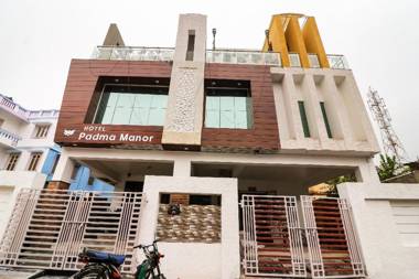 OYO 47057 Padma Manor