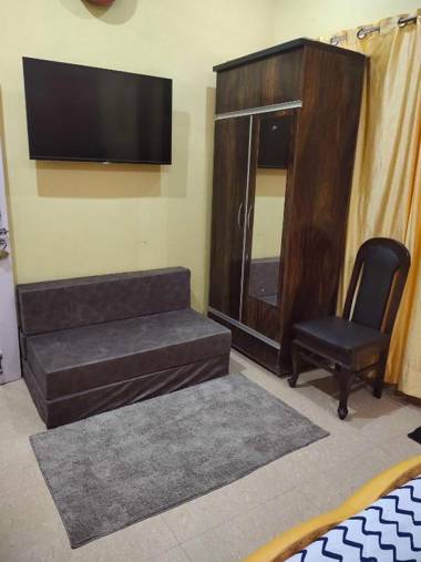 OYO HOME 85620 Abhishek Homestay