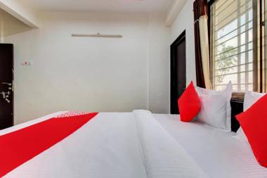 OYO 47852 Warunase Palace