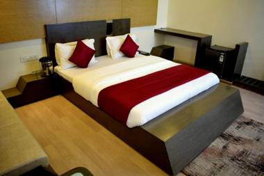 Hotel Sunrise Palace By Sky Stays