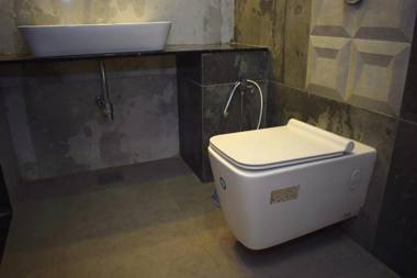 Hotel Sunrise Palace By Sky Stays