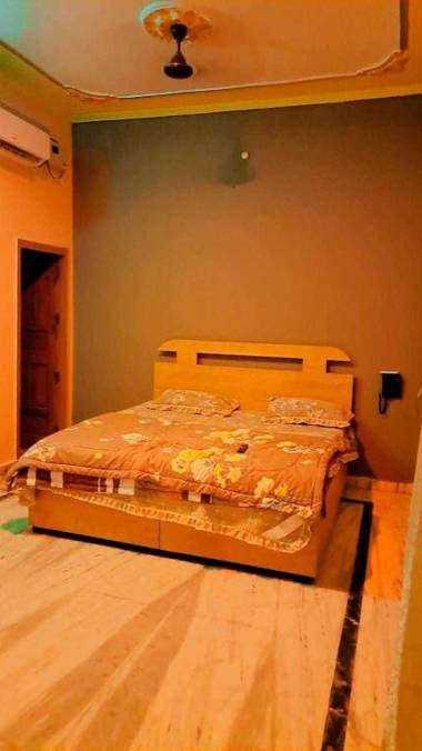 OYO 90892 Crown Food Court cfc